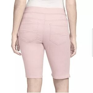 Gloria Vanderbilt pink bermuda